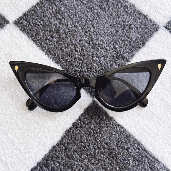 Vintage Style Cat Eye Sunglasses - Picture 6 of 6